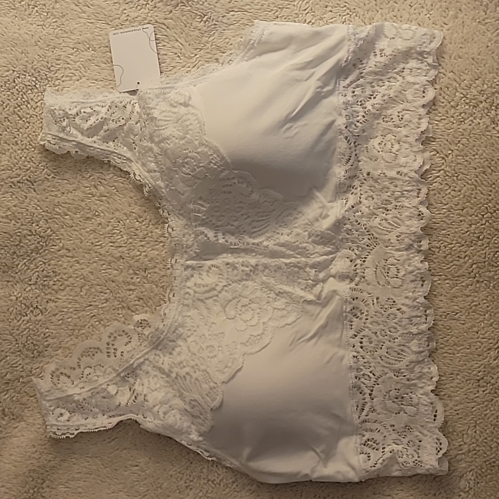 Anemone lace bralette in white